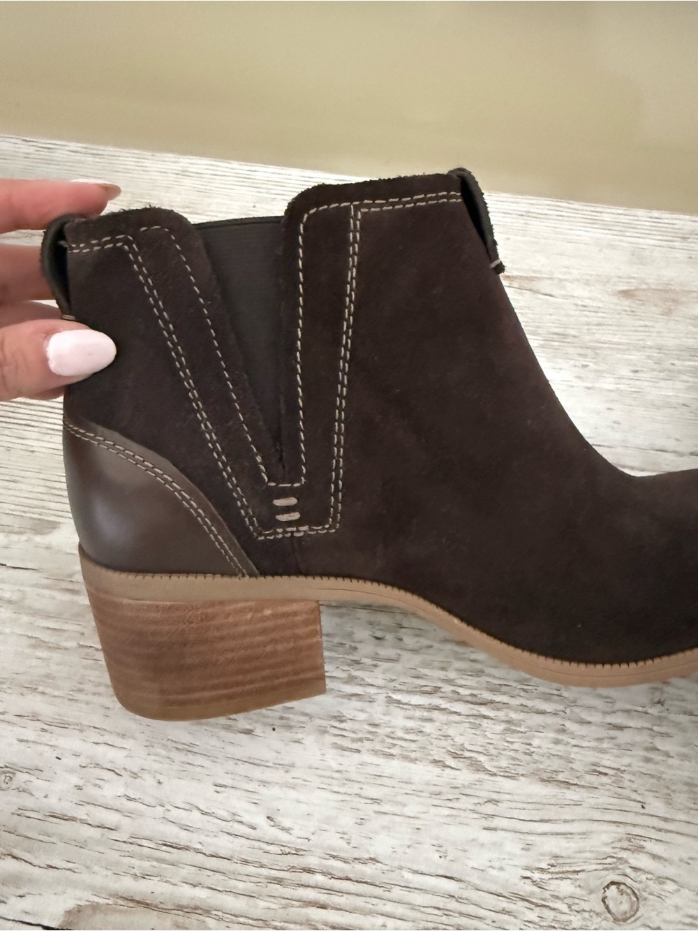 Clarks Artisan Maypearl Daisy Dark Brown Suede Booties - Size 7.5 - Picture 4 of 8